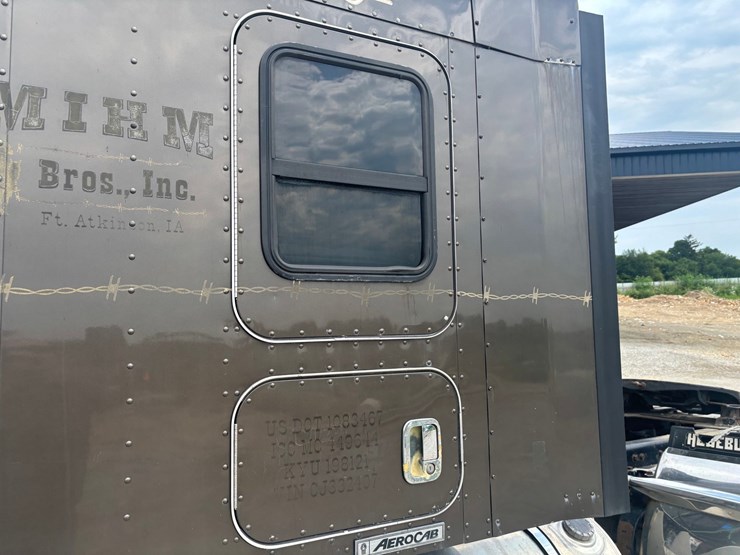 2012-kenworth-w900-image-16