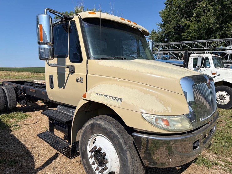2003-international-durastar-4400-image-22