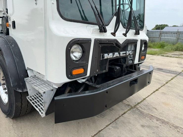 2016-mack-mru613-image-43