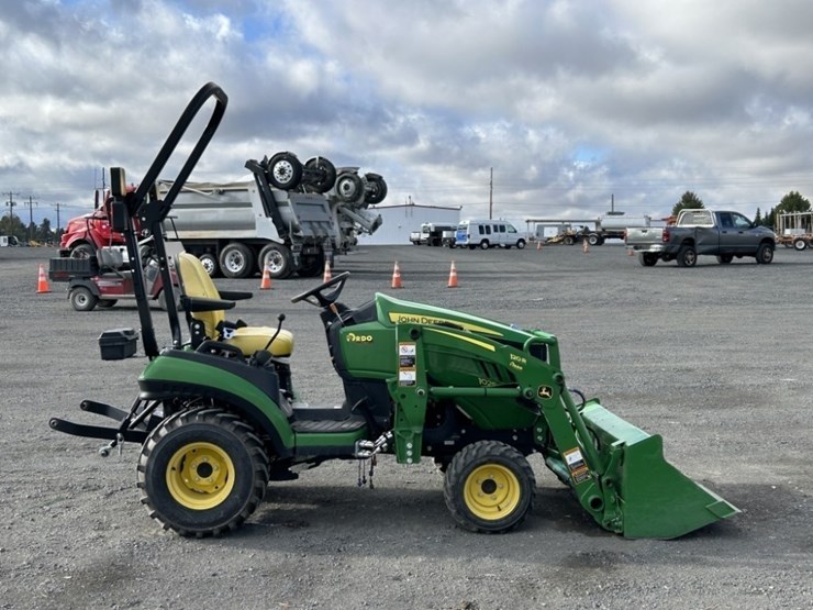 2021-john-deere-1025r-image-5