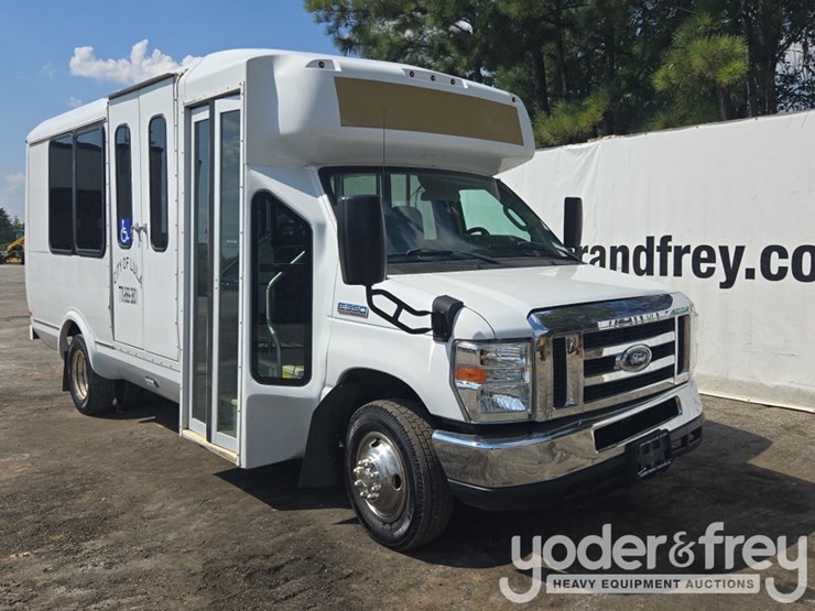 2017-ford-e350-image-7