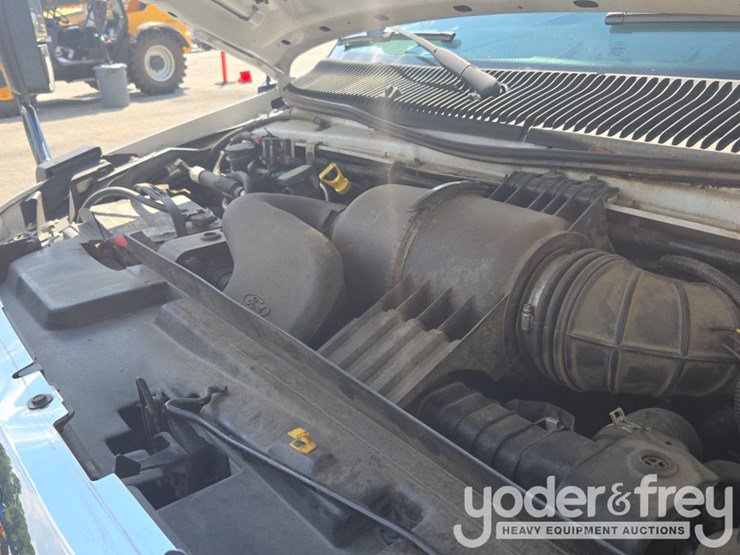 2017-ford-e350-image-14
