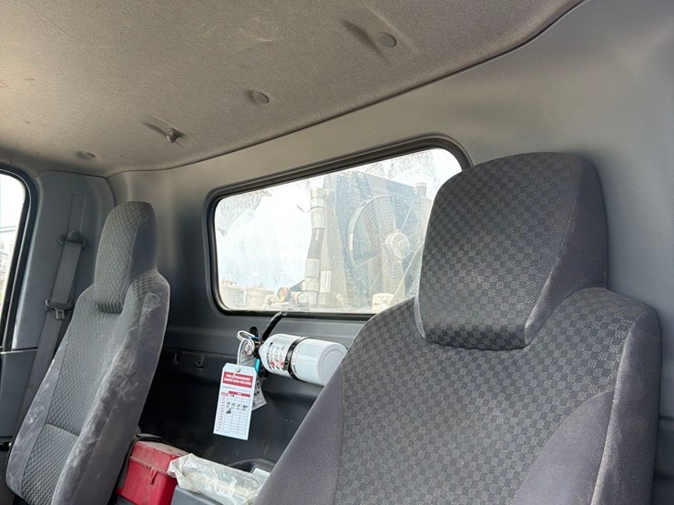 2015-isuzu-nrr-image-44