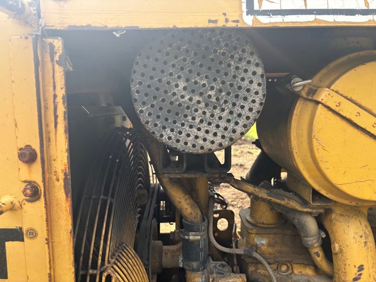 caterpillar-d4h-image-28