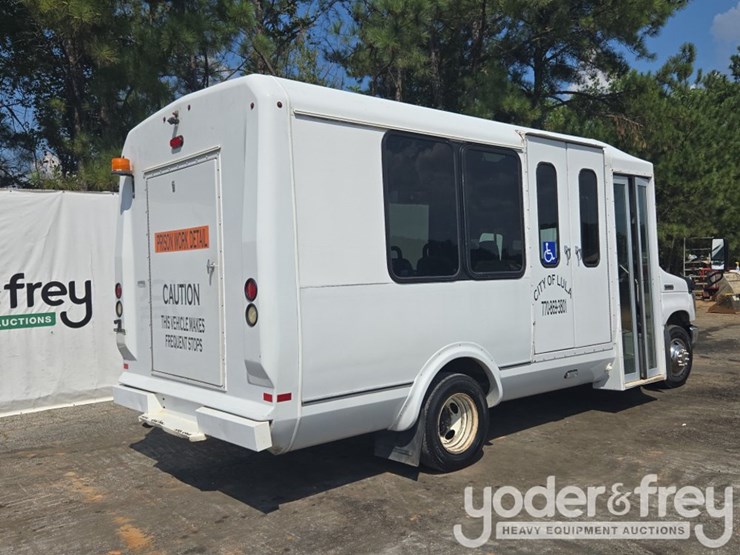 2017-ford-e350-image-5
