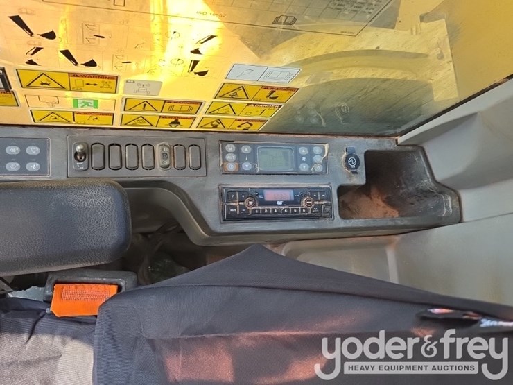 2019-caterpillar-335fl-image-41