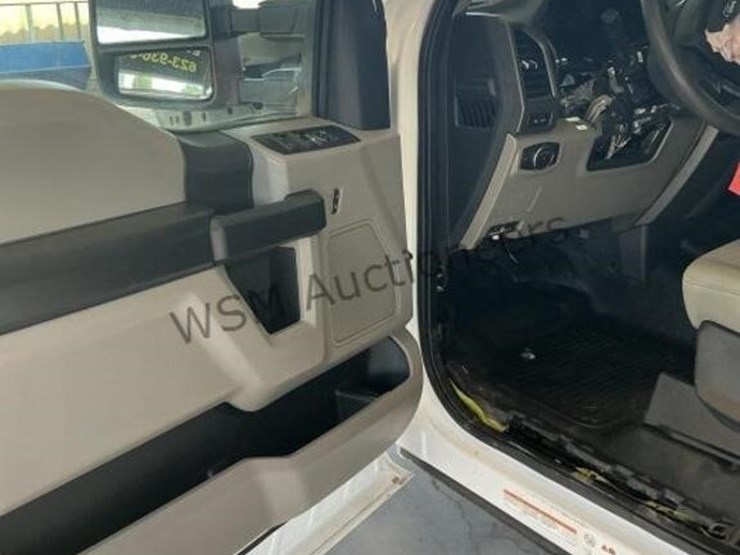 2022-ford-f550-image-21