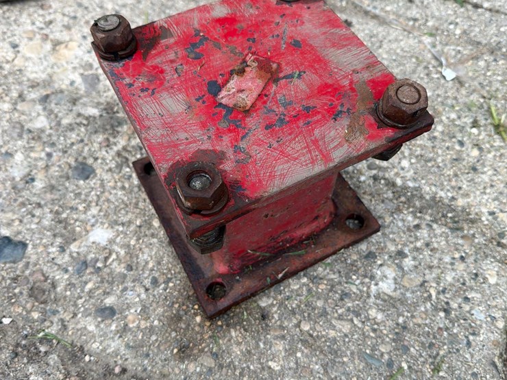 new-holland-890-image-3