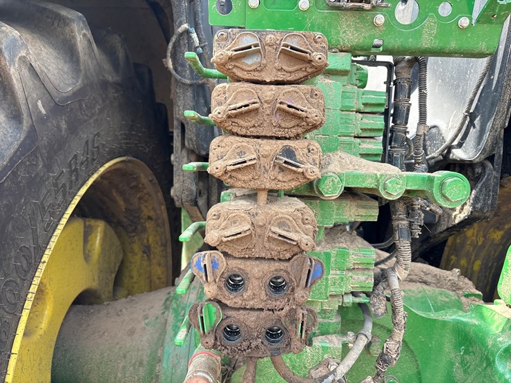 2022-john-deere-640-image-45