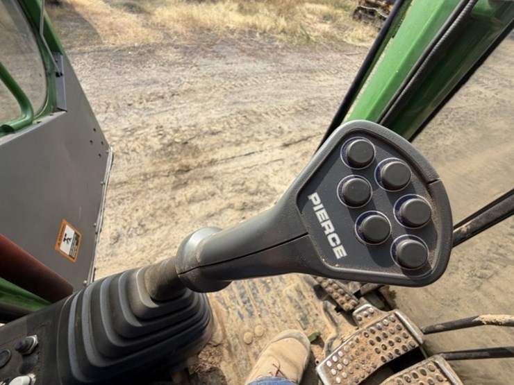 2011-deere-2454d-image-64