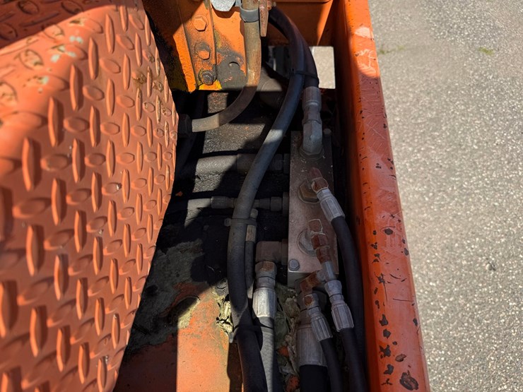 #2470-•-2002-tor-truck-dr-4280-crane-truck-image-97