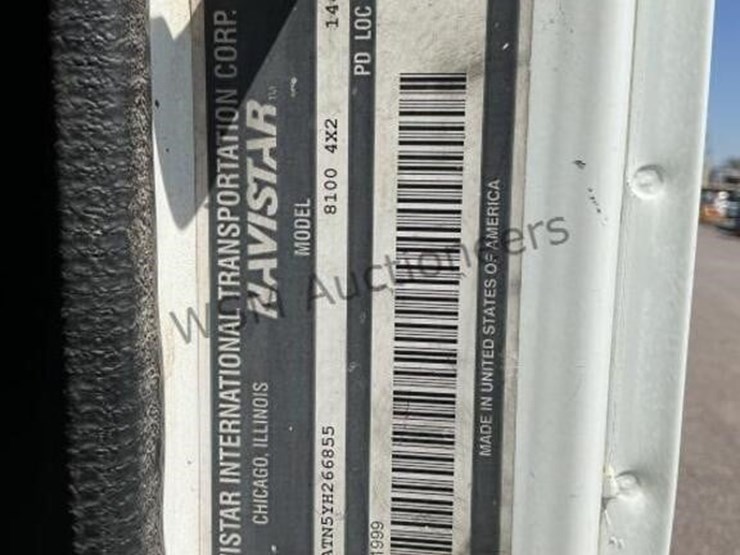 2000-international-8100-image-19