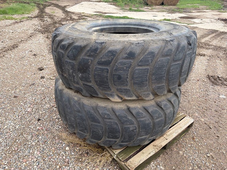 michelin-20.5r25-tractor-tires-image-1