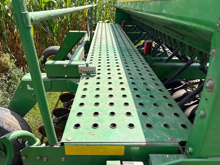 john-deere-1590-image-42