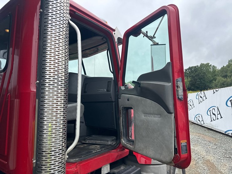 #61413-•-2013-mack-gu713-quad-axle-dump-truck-image-34