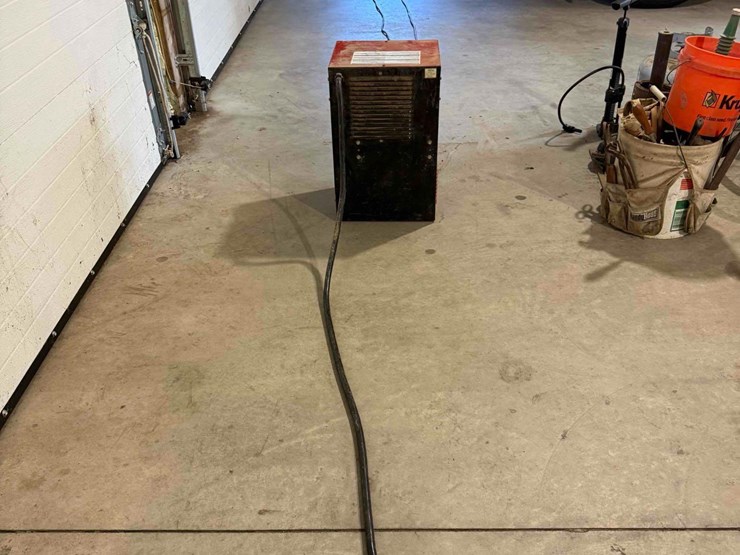 century-230-amp-stick-welder-image-2