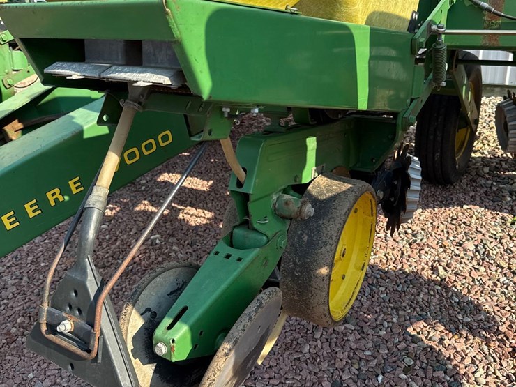 john-deere-7000-image-28