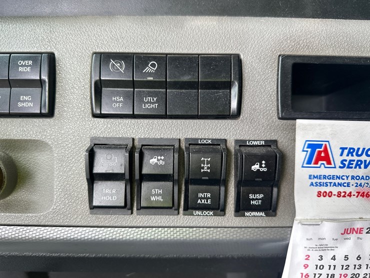 #61416-•-2019-freightliner-cascadia-evolution-iseries-sleeper-cab-truck-tractor-image-46
