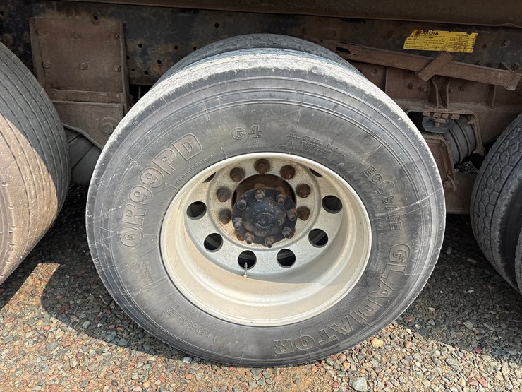 #61388-•-2004-international-5600i-quad-axle-dump-truck-image-82