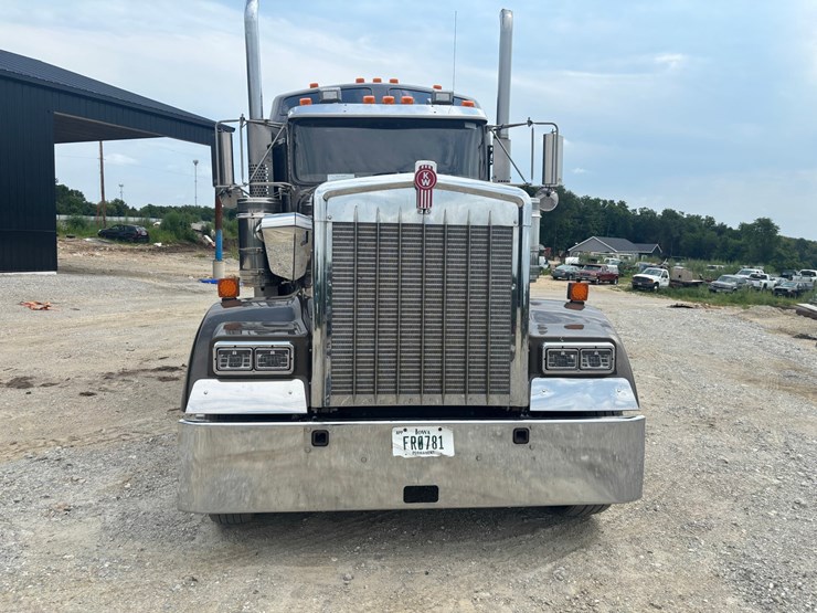 2012-kenworth-w900-image-6