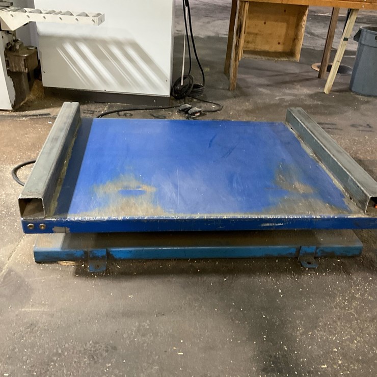 #192 • Hydraulic Scissor Lift Table