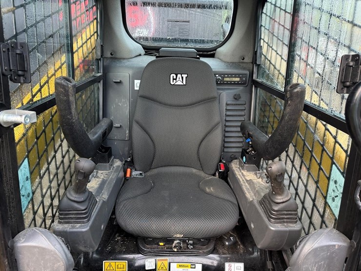 2024-caterpillar-262d3-image-18