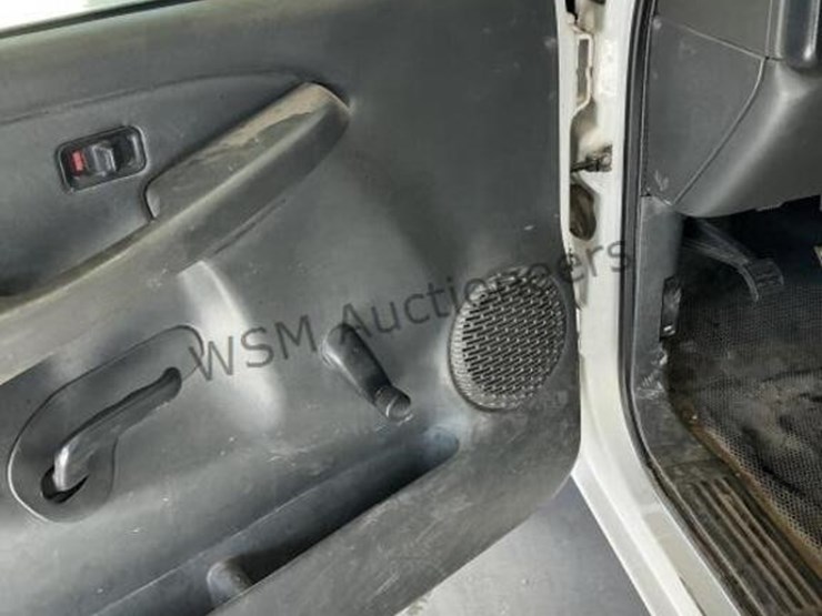 2004-chevrolet-silverado-2500hd-image-23