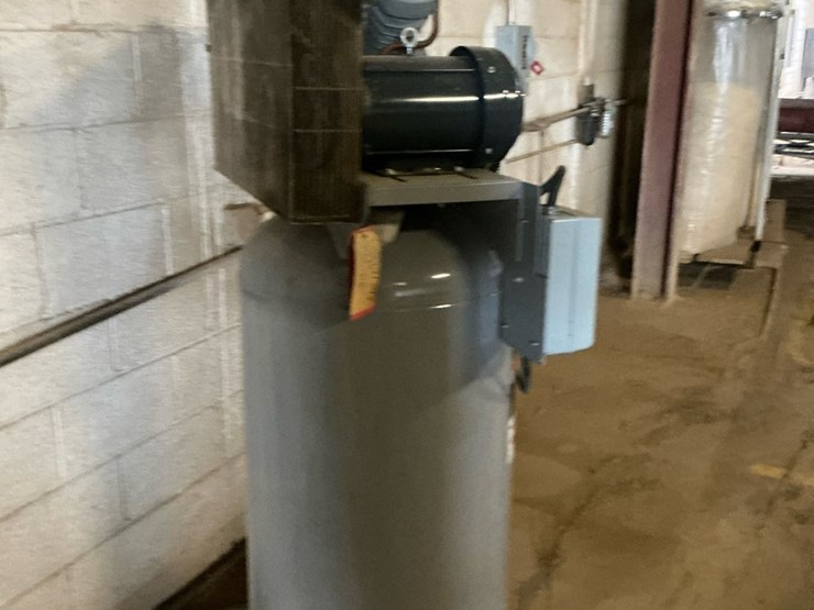 #318-•-ingersoll-rand-t30-2475-5-hp-vertical-air-compressor-image-3