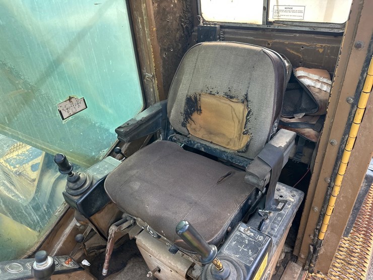 caterpillar-225d-lc-image-39
