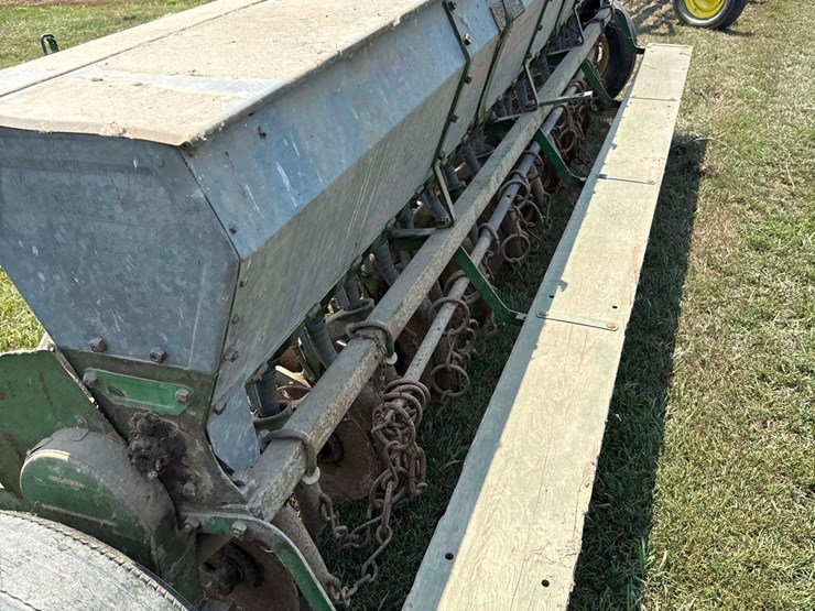 john-deere-van-brunt-12ft-drill-image-19