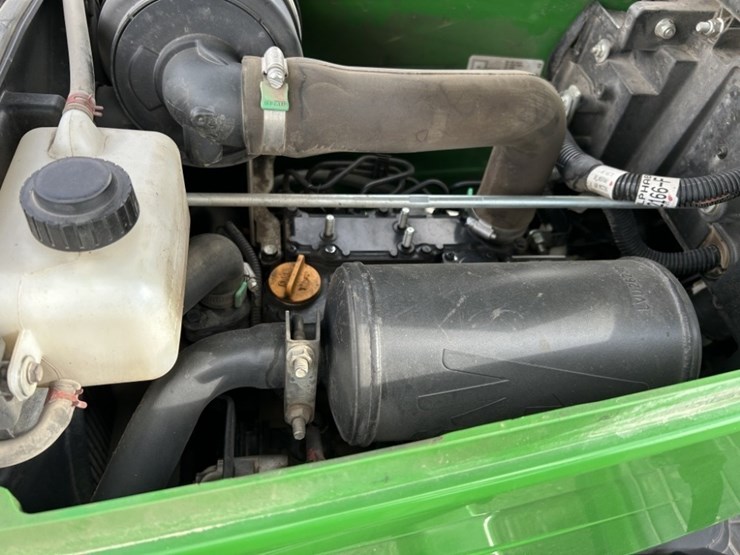 2021-john-deere-1025r-image-18