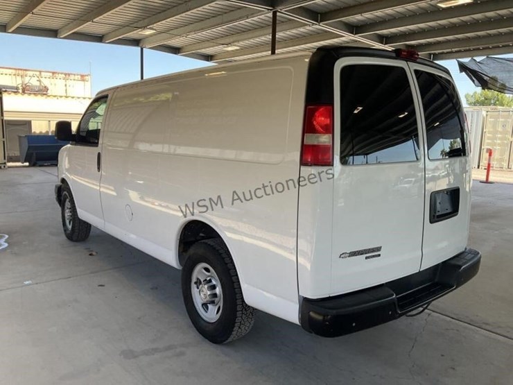 2015-chevrolet-express-3500-image-5