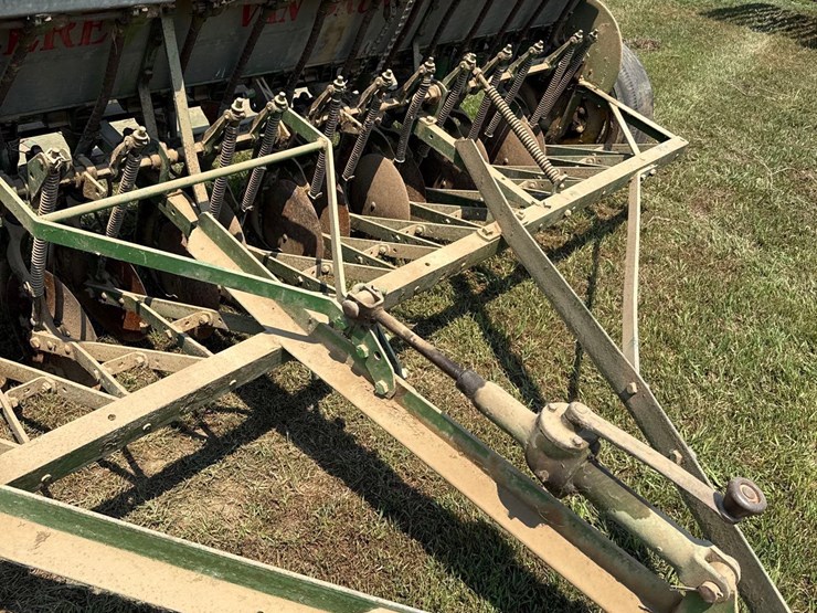 john-deere-van-brunt-12ft-drill-image-6