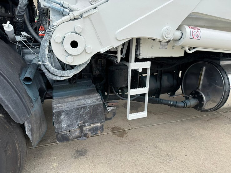2016-mack-mru613-image-16