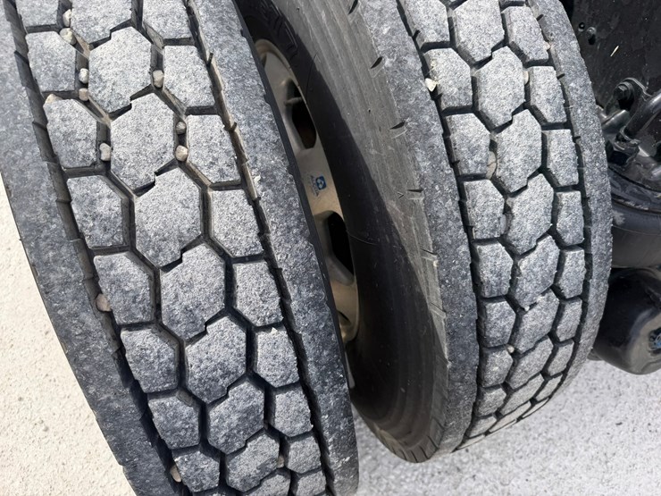 2016-kenworth-w900l-image-69