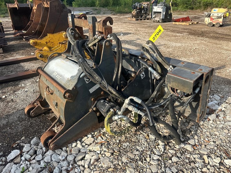#2706-•-approx-26"-milwaukee-skid-steer-grinder-attachment-image-1