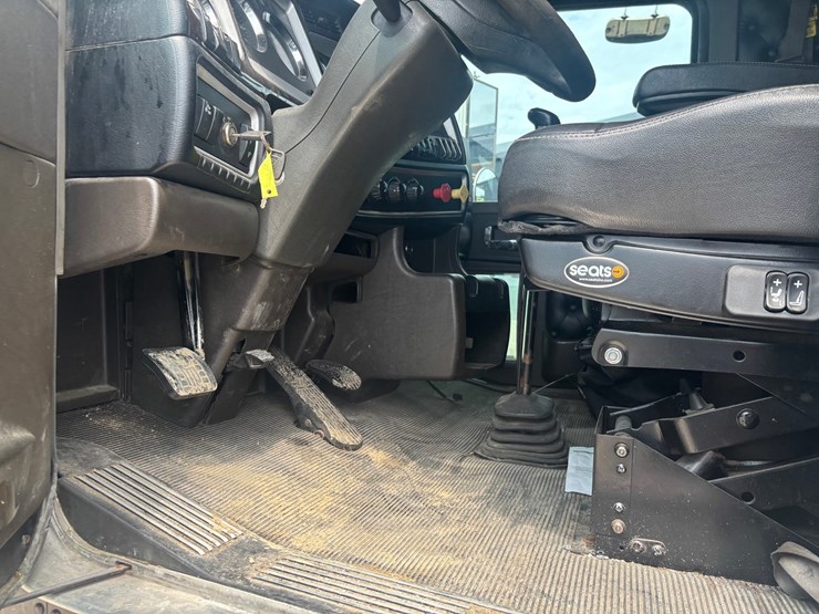 2012-kenworth-w900-image-61