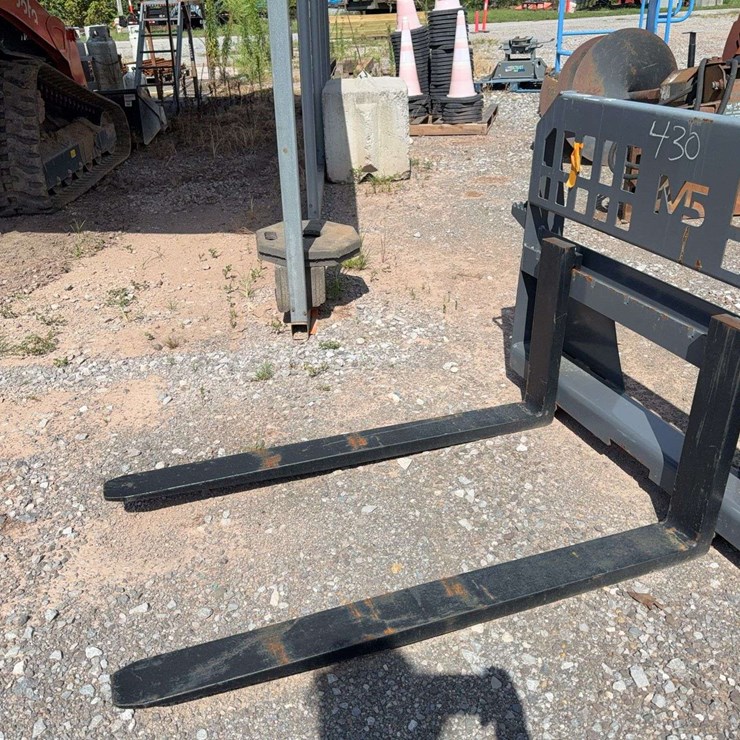 UNUSED M5 SKID STEER QUICK ATTACH FORKS