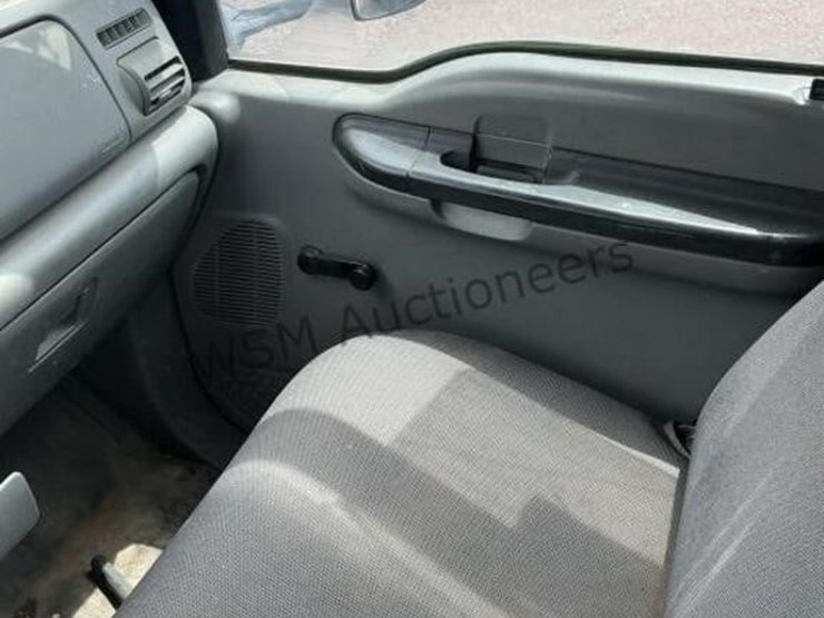 2006-ford-f450-image-18