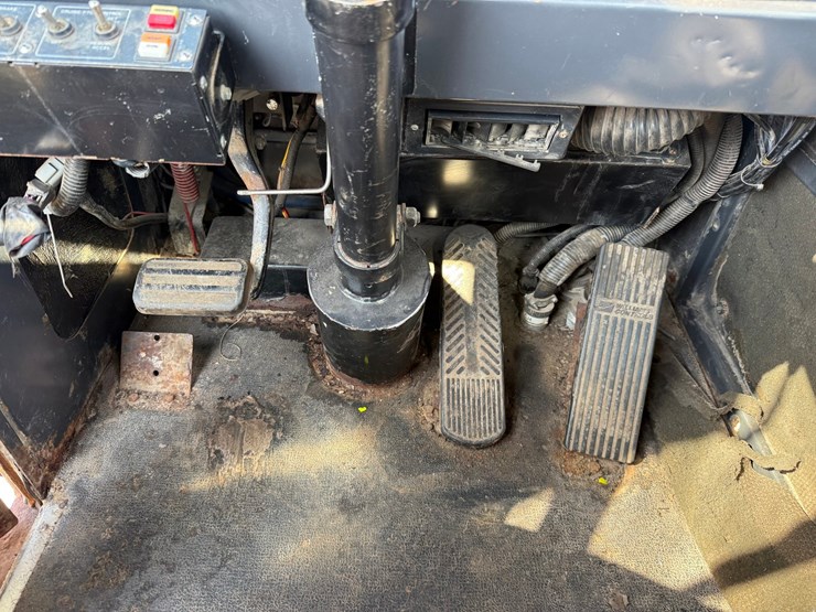 #2470-•-2002-tor-truck-dr-4280-crane-truck-image-156