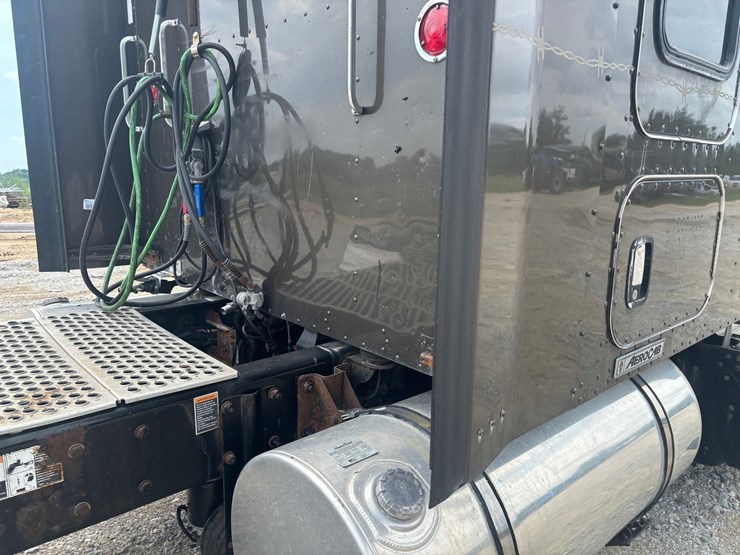 2012-kenworth-w900-image-35