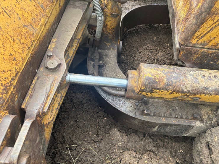 caterpillar-d4h-image-50