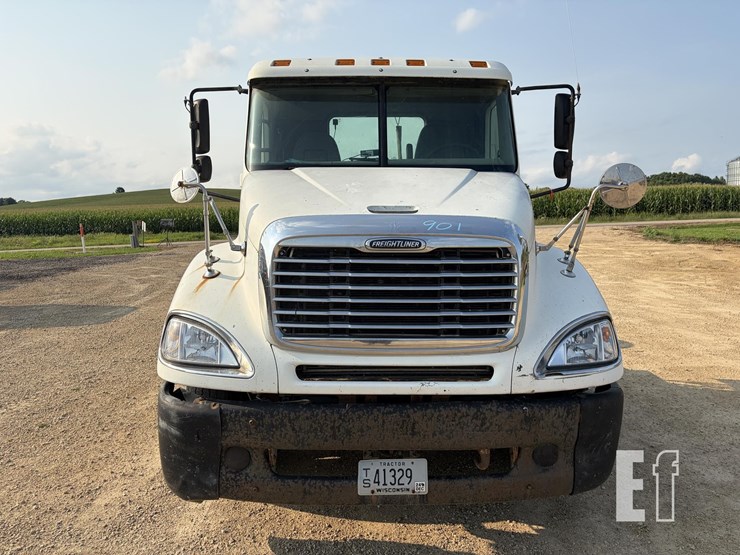 2002-freightliner-columbia-120-image-8