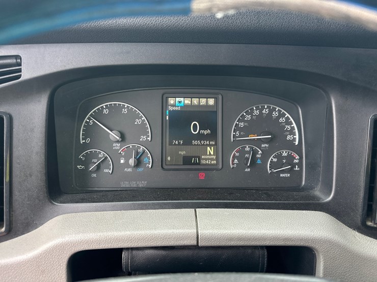 #61416-•-2019-freightliner-cascadia-evolution-iseries-sleeper-cab-truck-tractor-image-49
