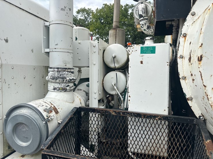 1990-peterbilt-320-image-13