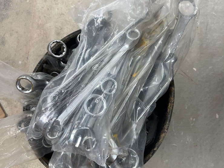 5-gallon-bucket-of-unused-metric-wrenches-image-2