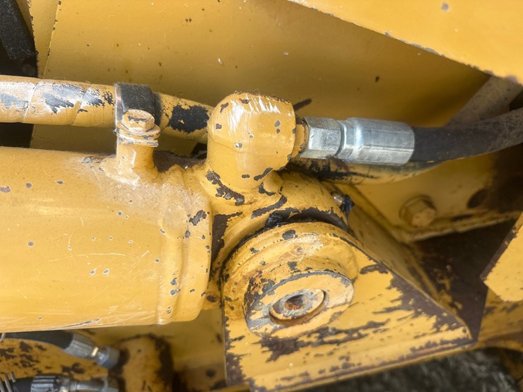 caterpillar-d5c-xl-image-26