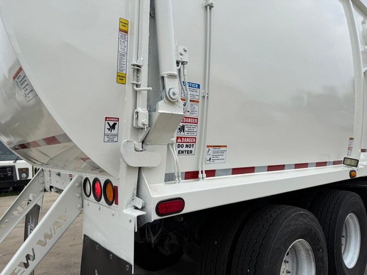 2016-mack-mru613-image-29