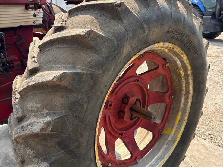 farmall-560-diesel-tractor-image-25