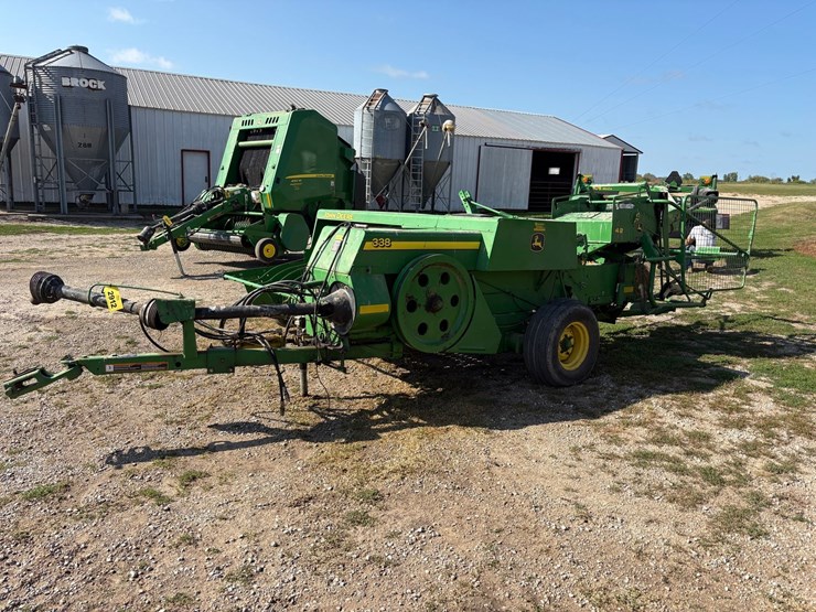 john-deere-338-image-1